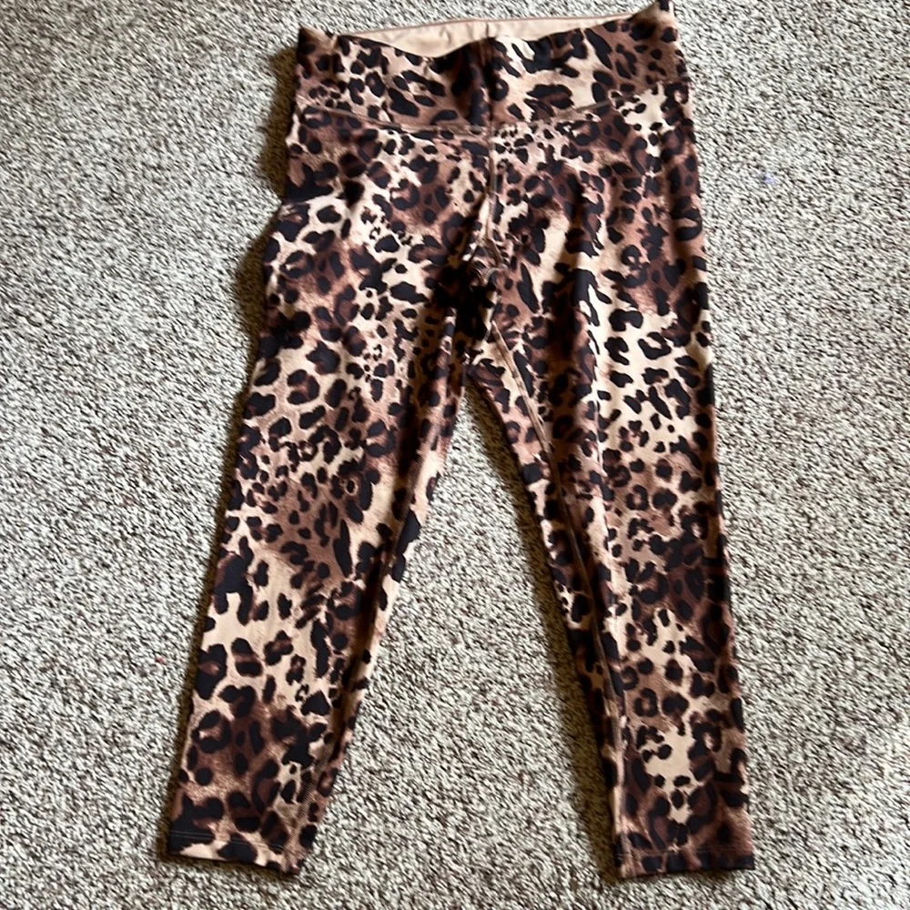 Calvin Klein leopard print Capri leggins - Picture 2 of 4